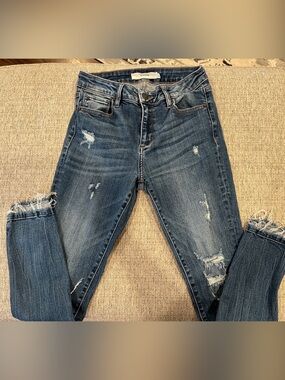Hidden Distressed Blue Denim ankle length Jeans - Slim Fit